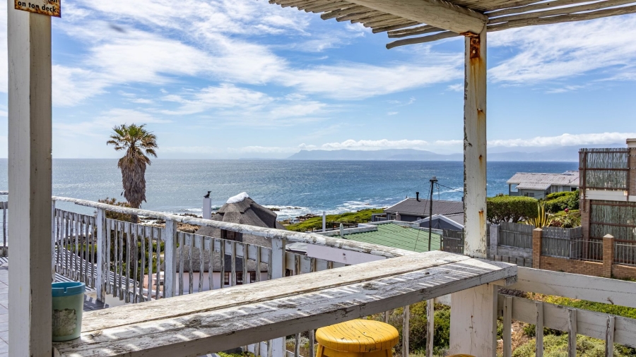 4 Bedroom Property for Sale in Perlemoenbaai Western Cape